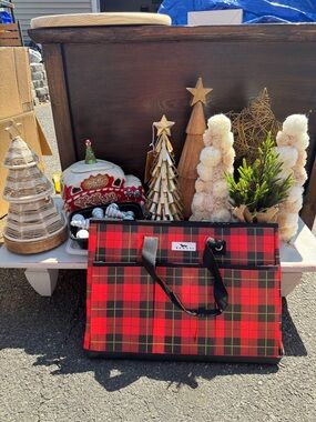 Christmas trees ❤️ and Cooke jar